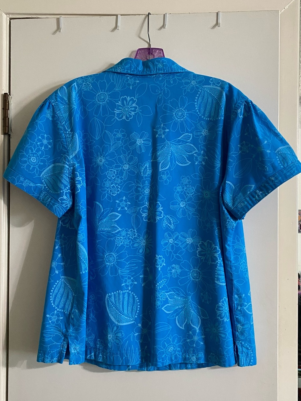IB Diffusion women’s bright blue Hawaiian style shirt, light blue design - Picture 3 of 10